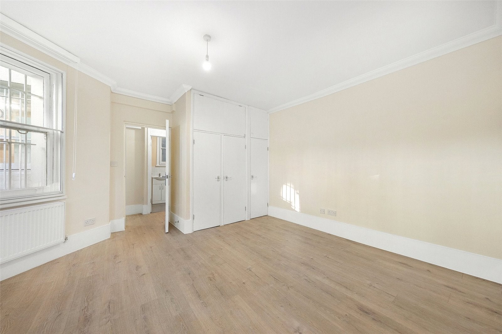Flat Holland Park Avenue in Greater London