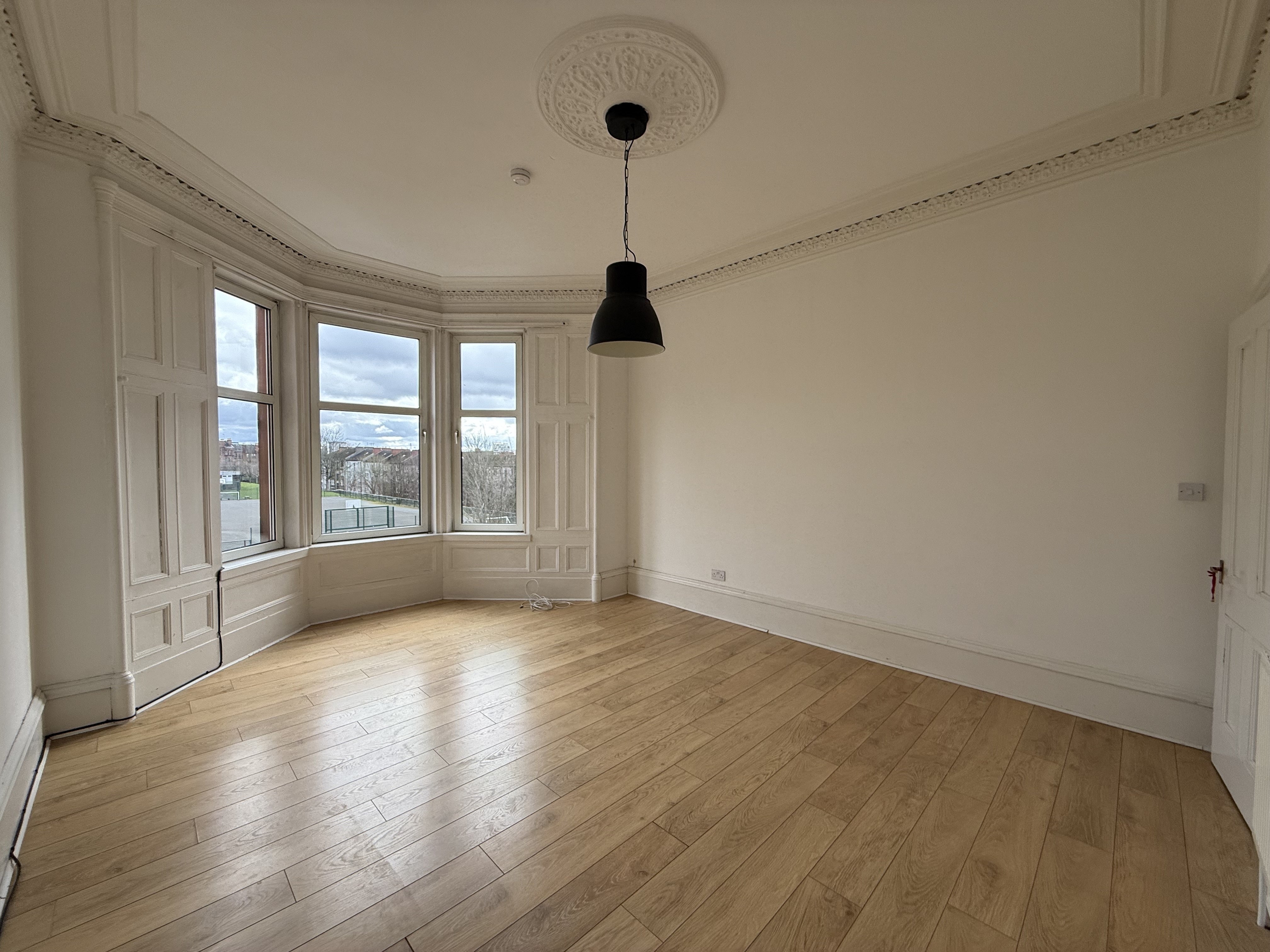Flat Thornwood Drive in Glasgow