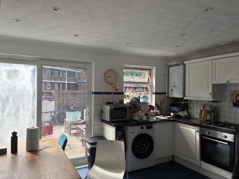 Room Offa's Mead in Greater London