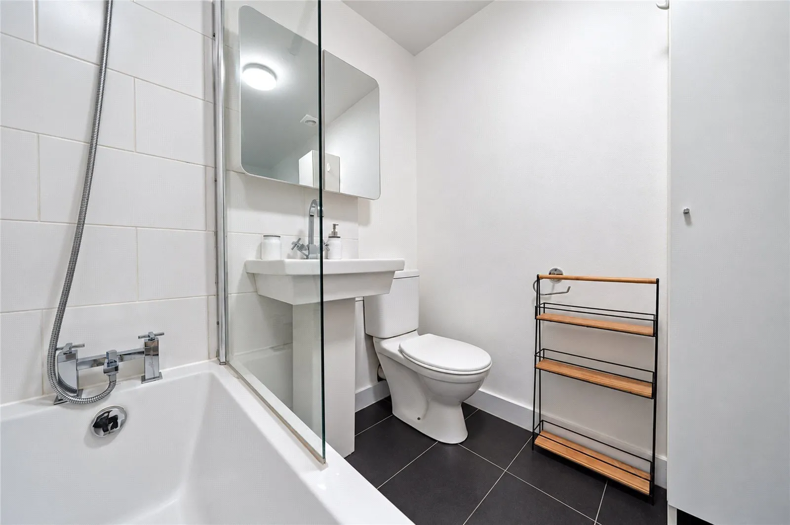 Flat Constantine Road in Greater London