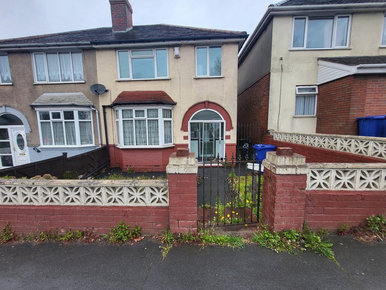 House Stourbridge Road in Brierley Hill