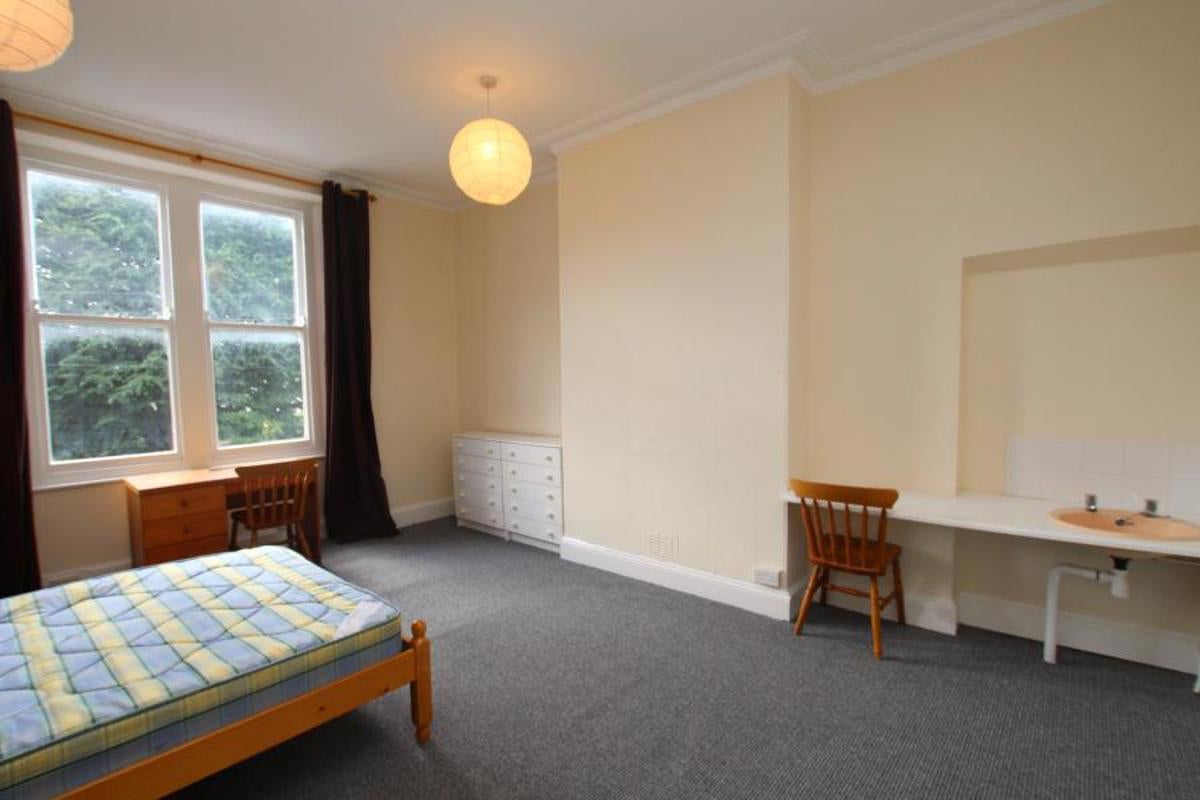 Room Cromwell Road in Bristol