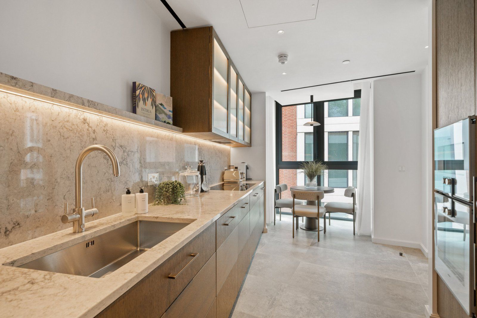 Flat Basil Street in Greater London