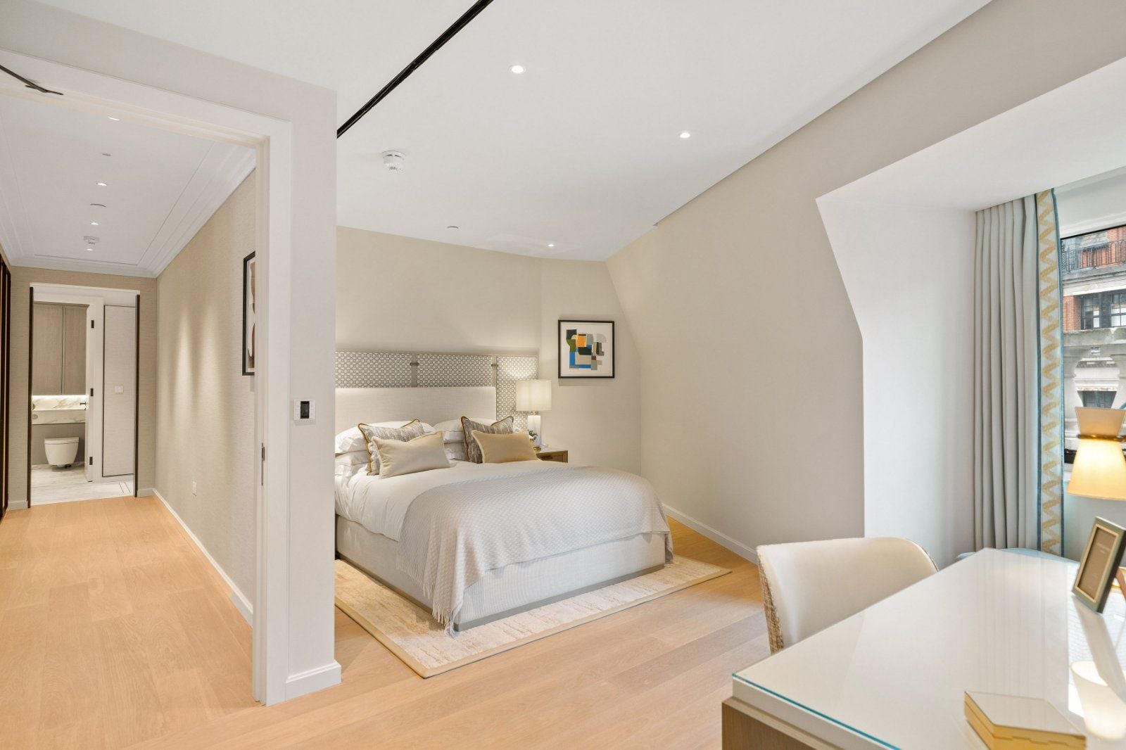 Flat Basil Street in Greater London