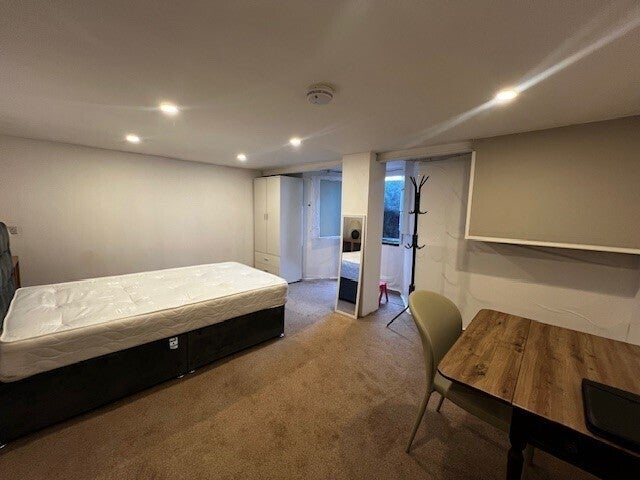 Room Waterloo Road in Gillingham