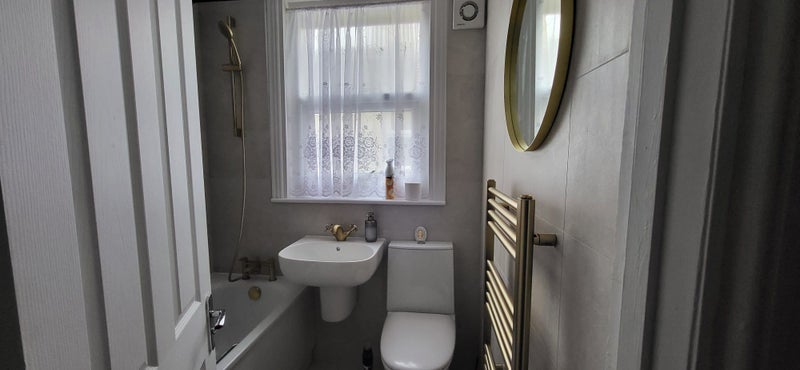 Room Richmond Road in Greater London