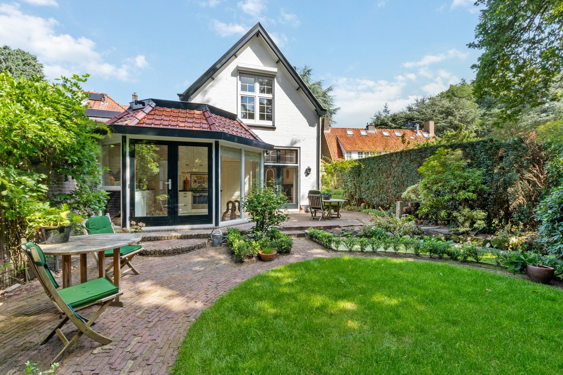 Hoekwoning te koop: Koningin Emmalaan 11, Bussum