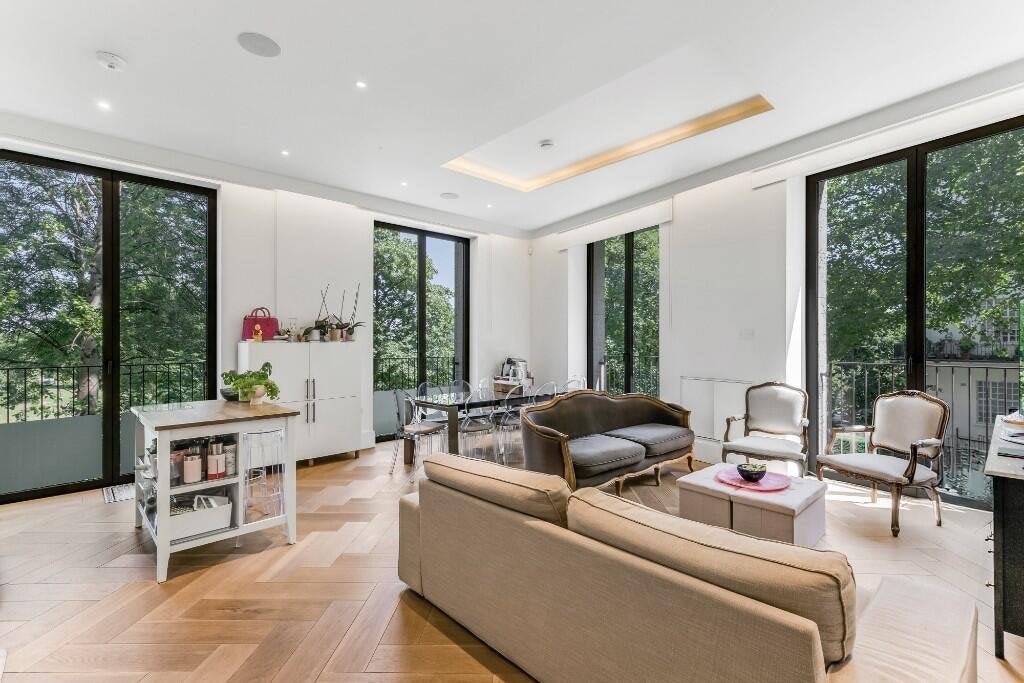 Flat St Edmund's Terrace in London
