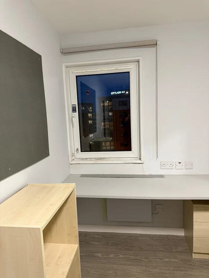 Room Hathersage Road in Manchester
