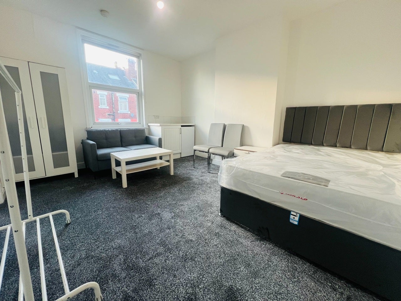 Room Mitford Road in Leeds
