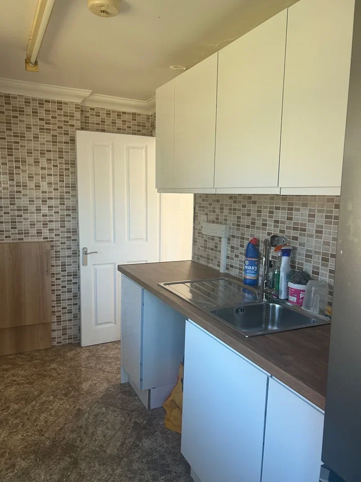 Flat Lincoln Road in Greater London