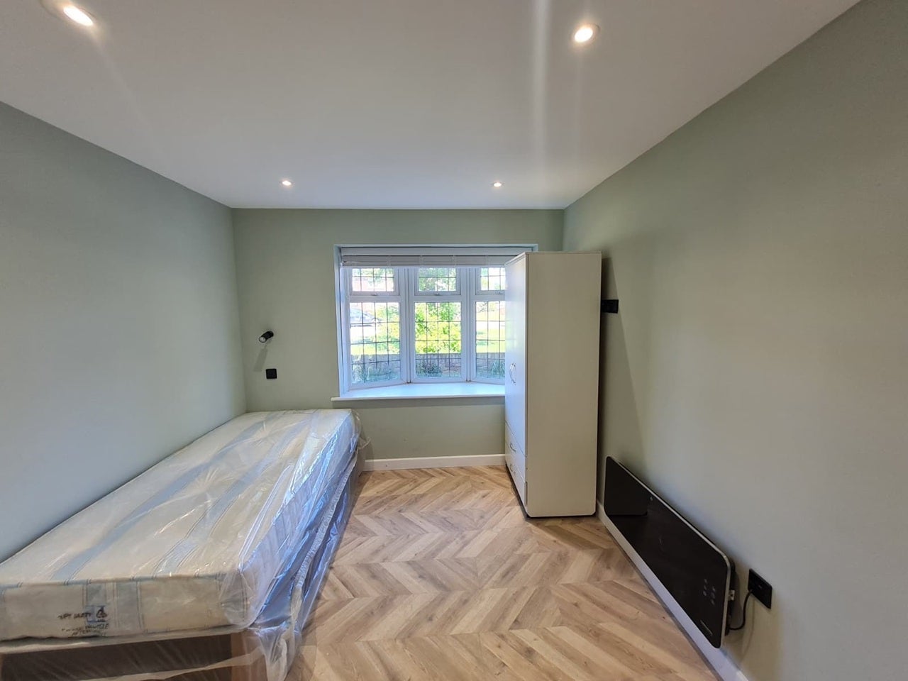 Flat Halton Road in Chadwell St Mary