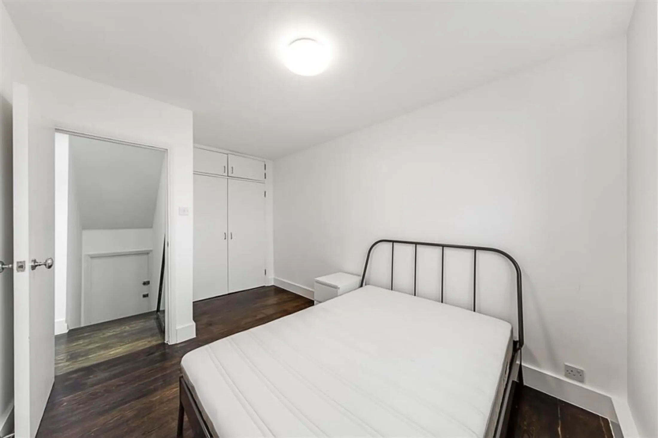 Flat Semley Place in City of Westminster
