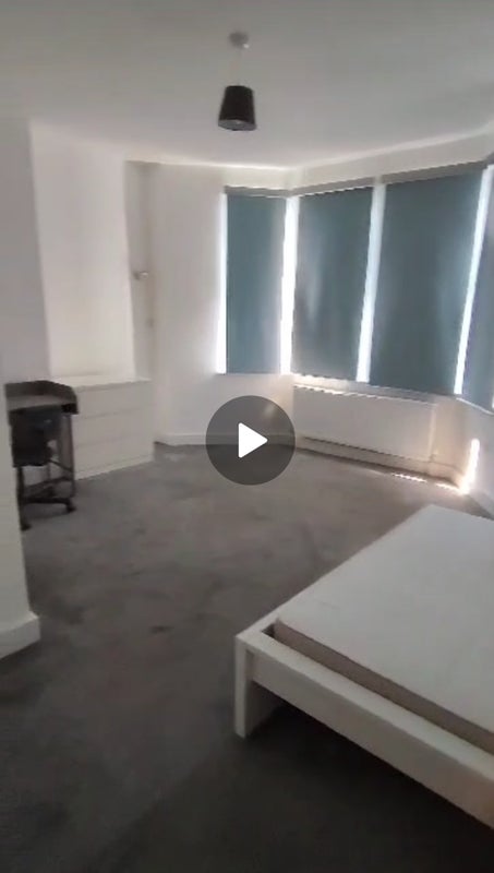 Room Fishponds Road in Bristol