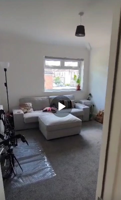 Room Fishponds Road in Bristol