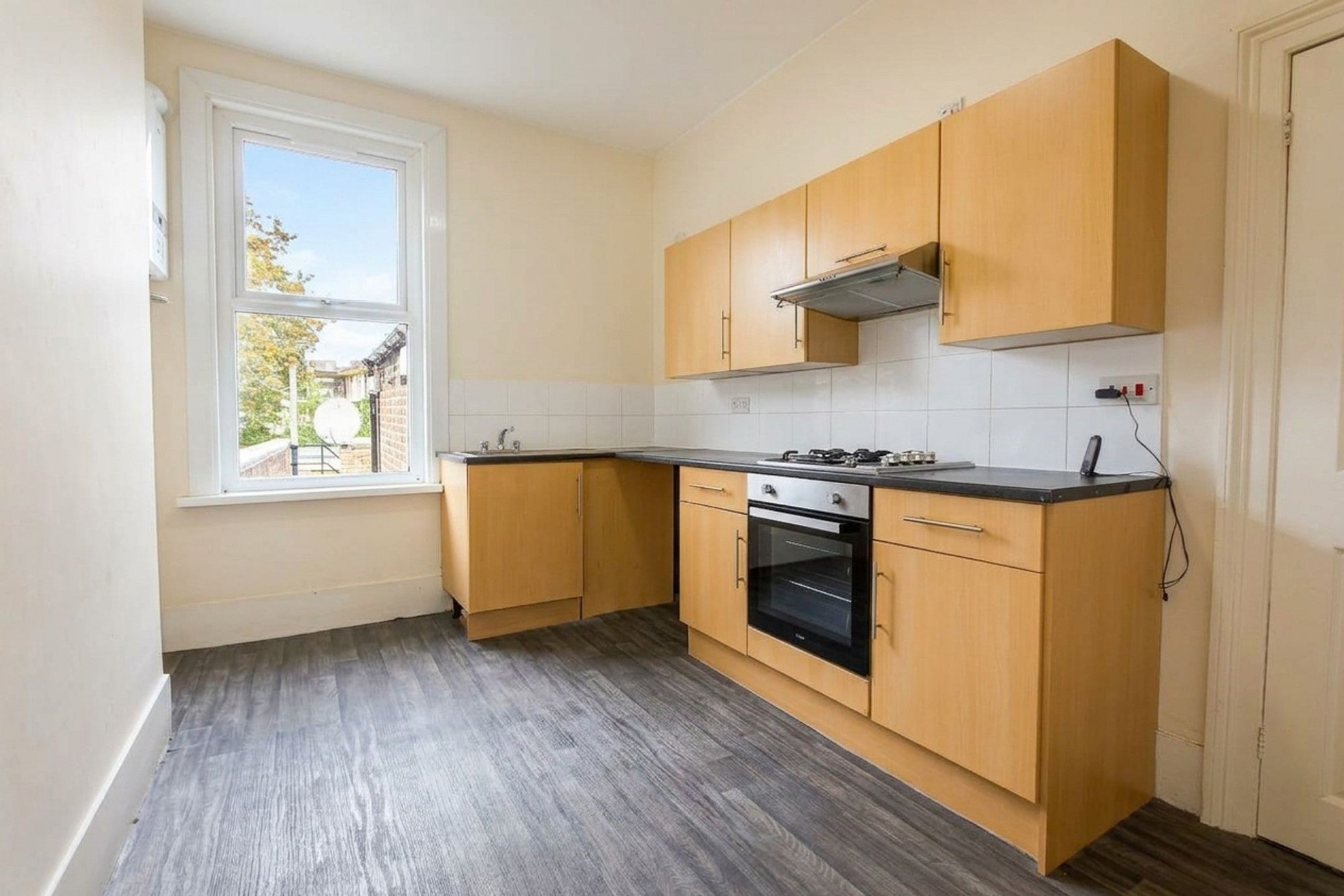 Flat Lordship Lane in Greater London