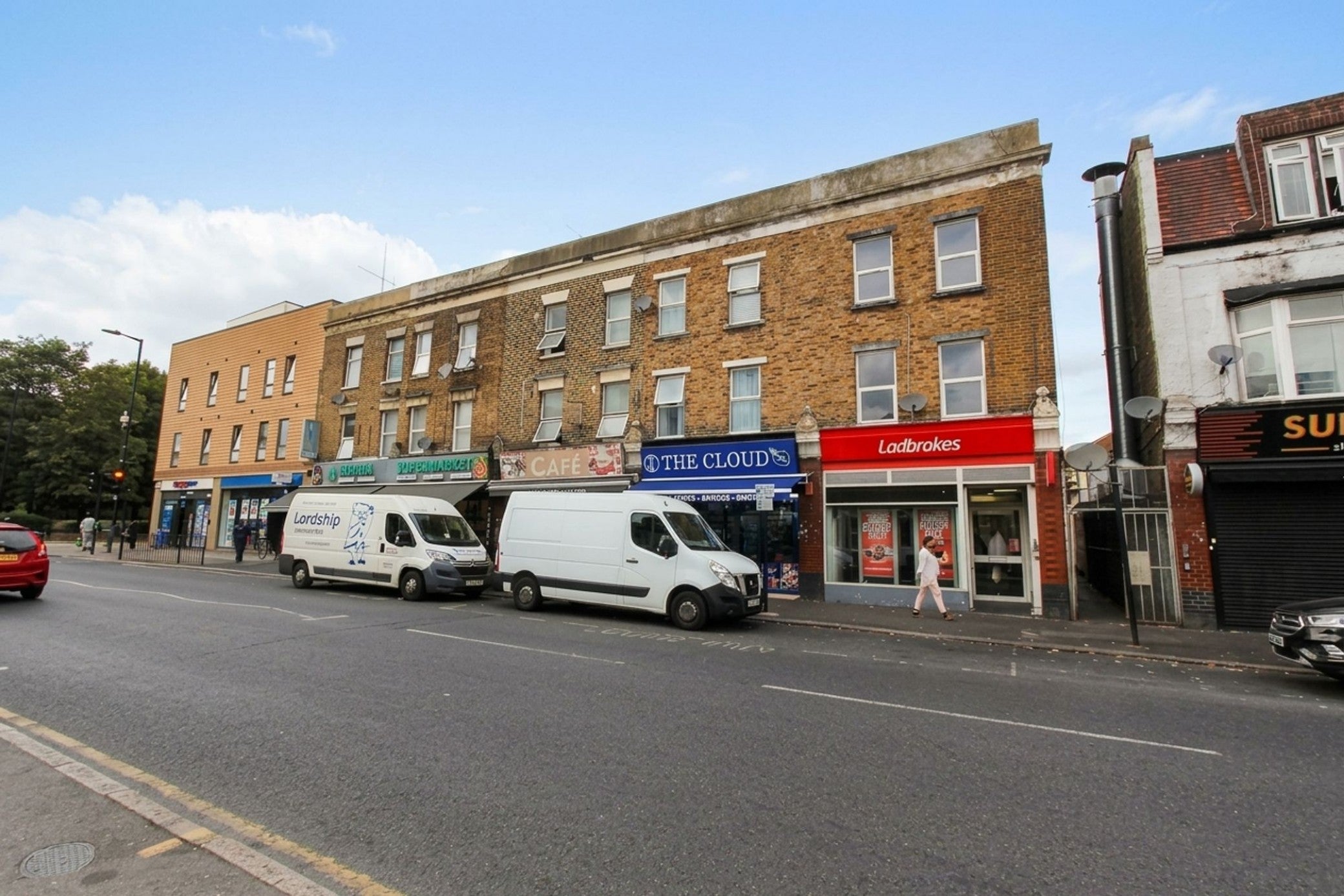 Flat Lordship Lane in Greater London