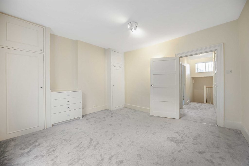 Flat Cavaye Place in Greater London