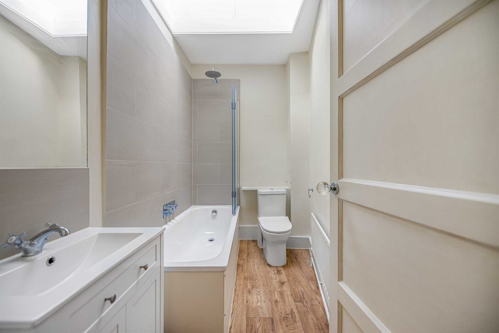 Flat Cavaye Place in Greater London