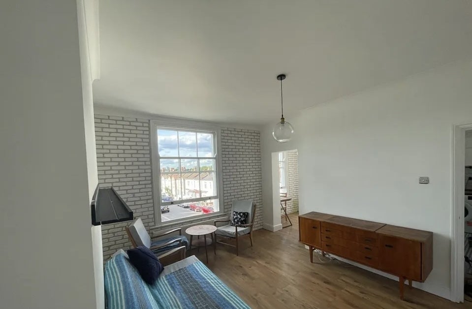 Flat Rutland Park in Greater London