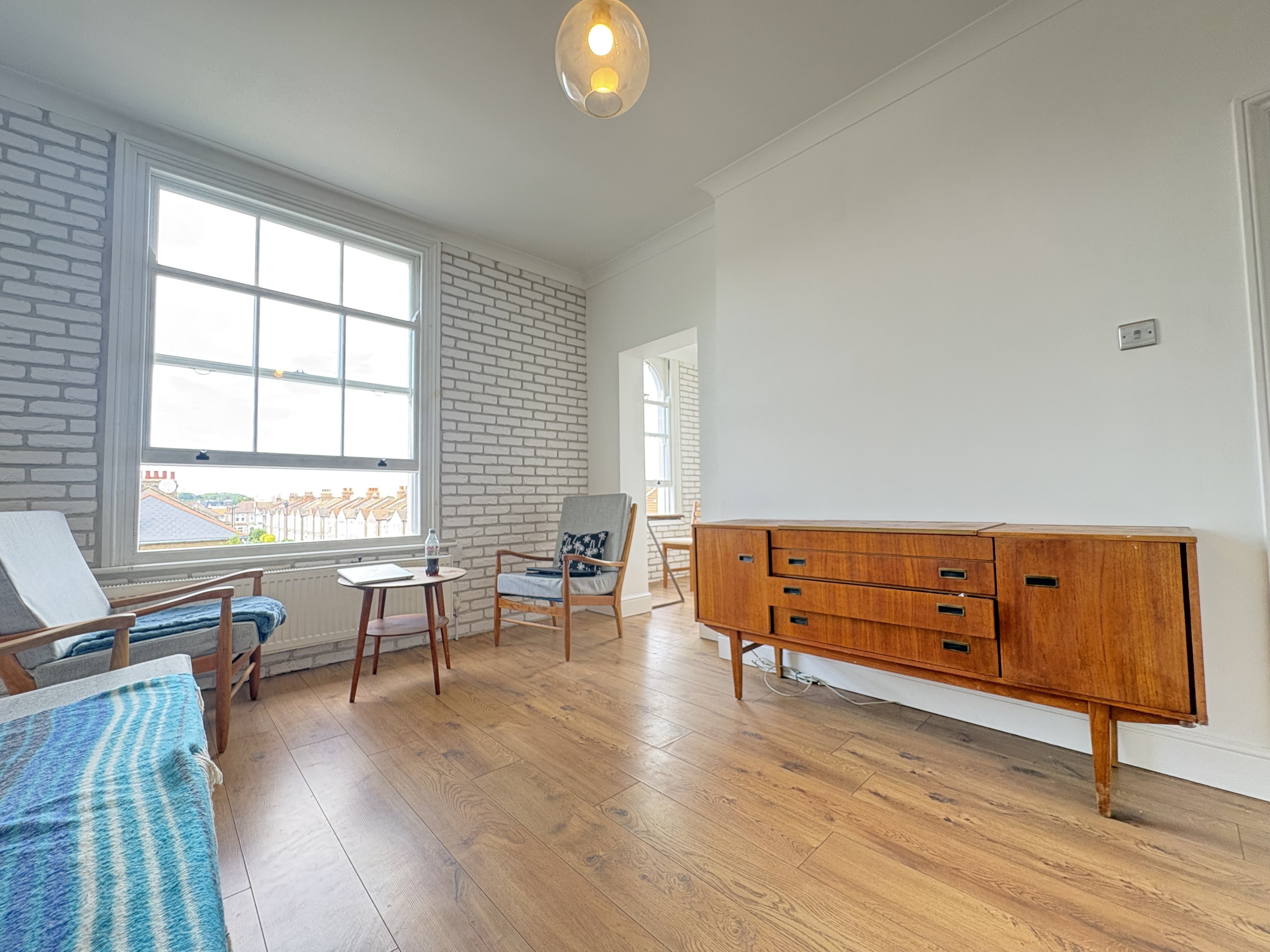 Flat Rutland Park in Greater London