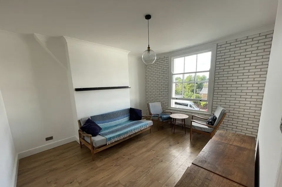 Flat Rutland Park in Greater London