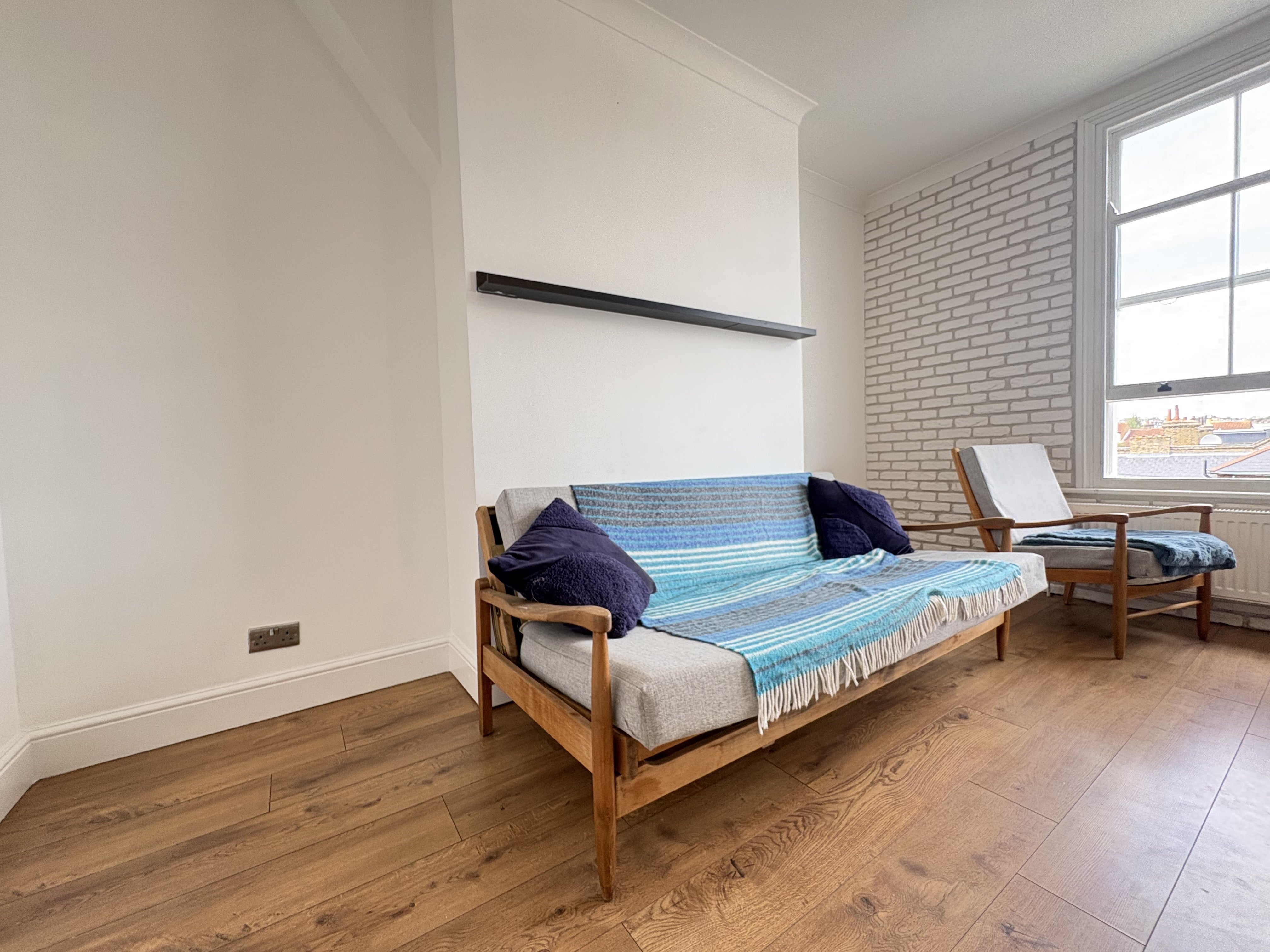 Flat Rutland Park in Greater London