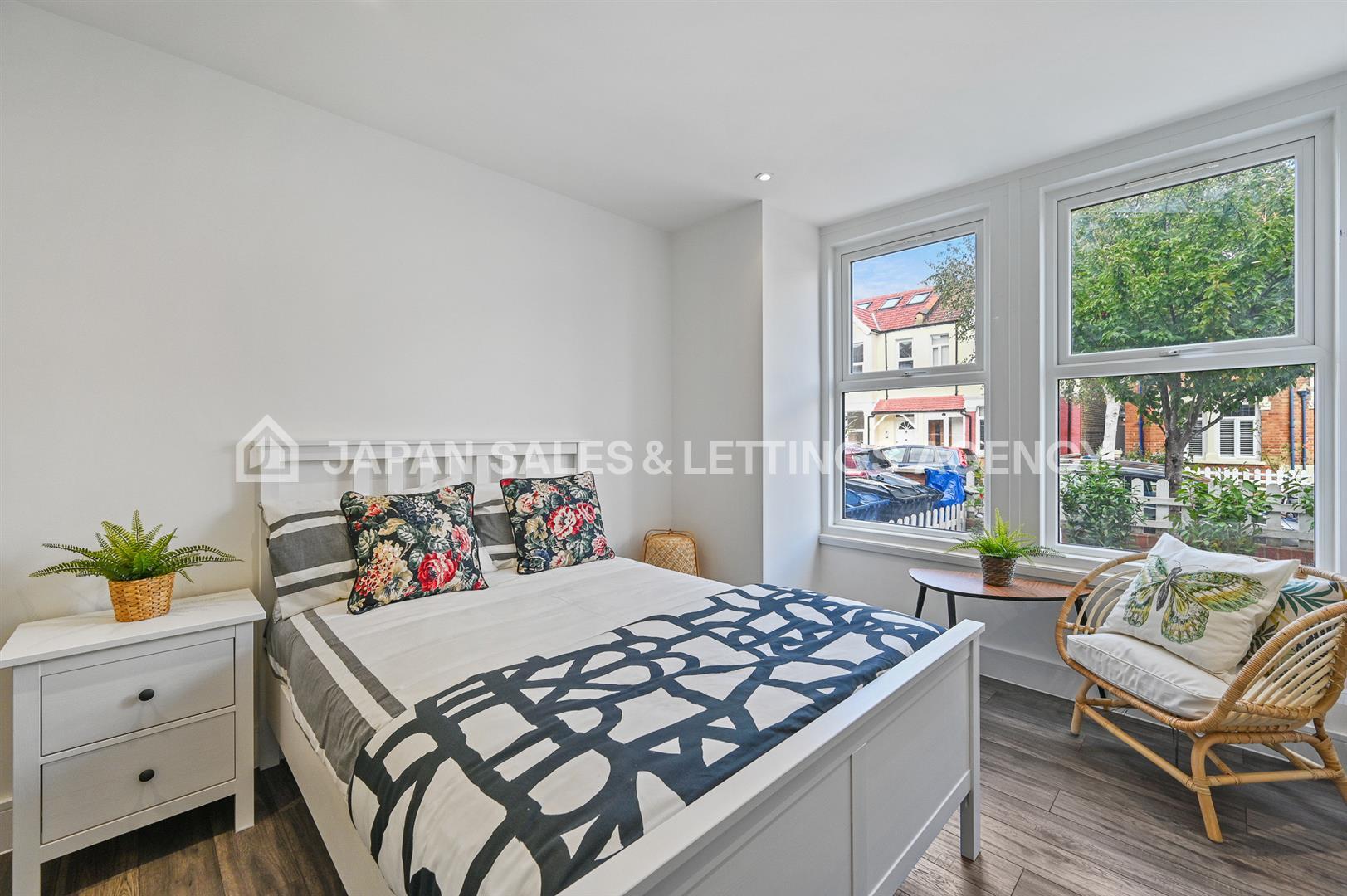Flat Hereford Road in Greater London