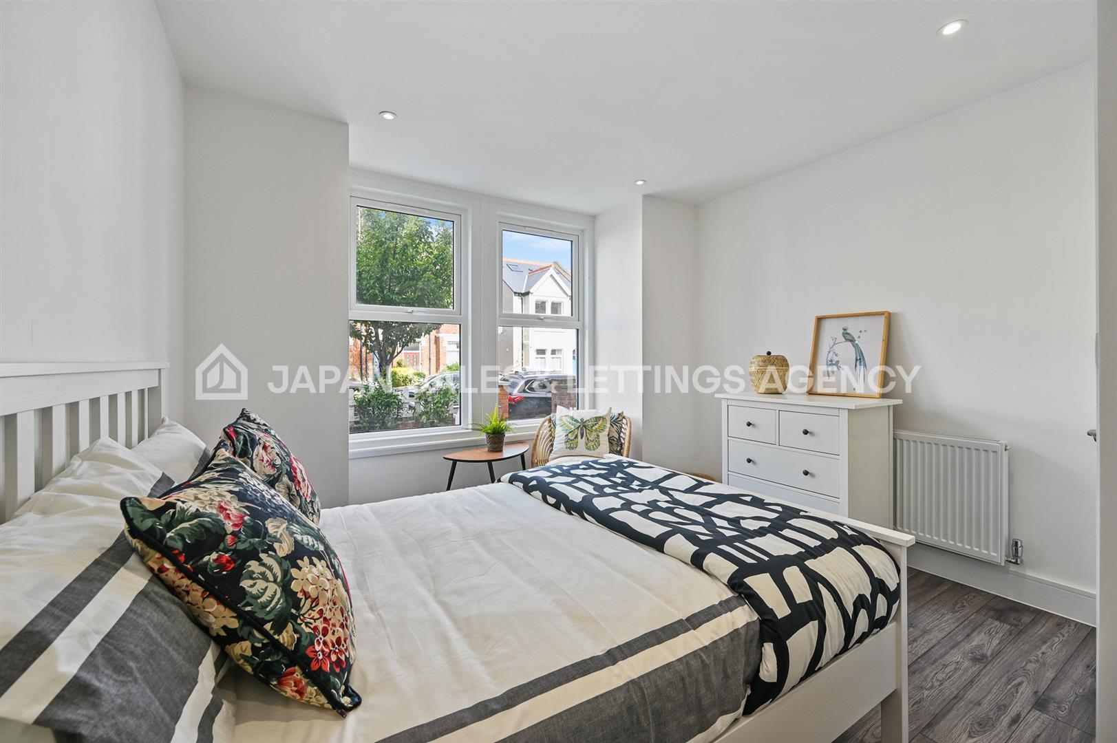 Flat Hereford Road in Greater London