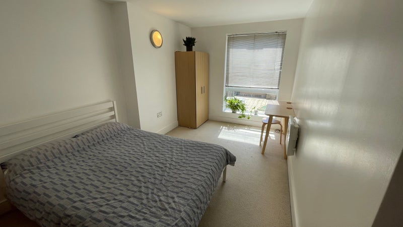 Room Peckham Grove in Greater London