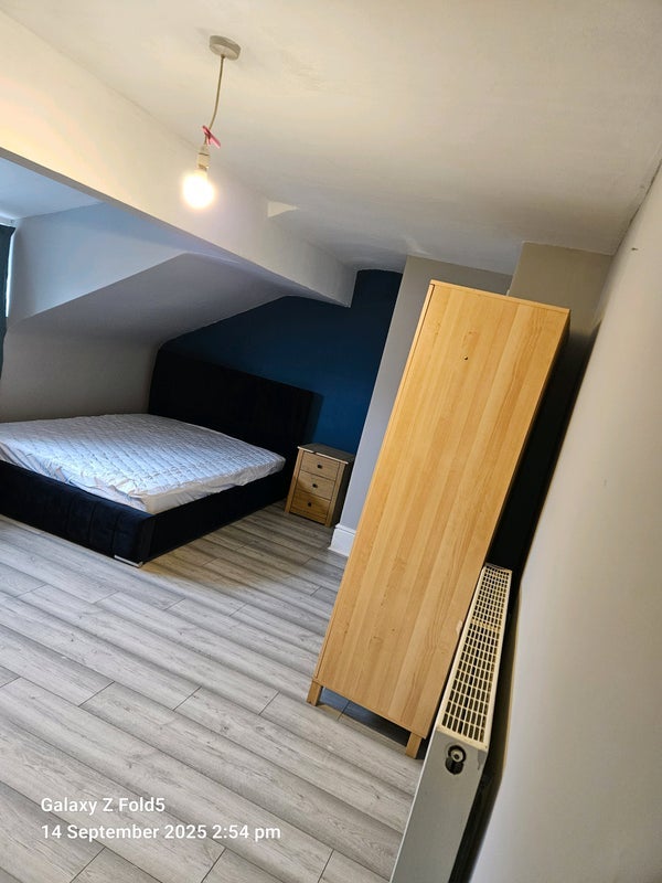 Room Ash Grove in Manchester