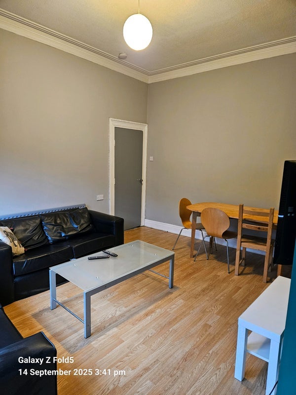 Room Ash Grove in Manchester