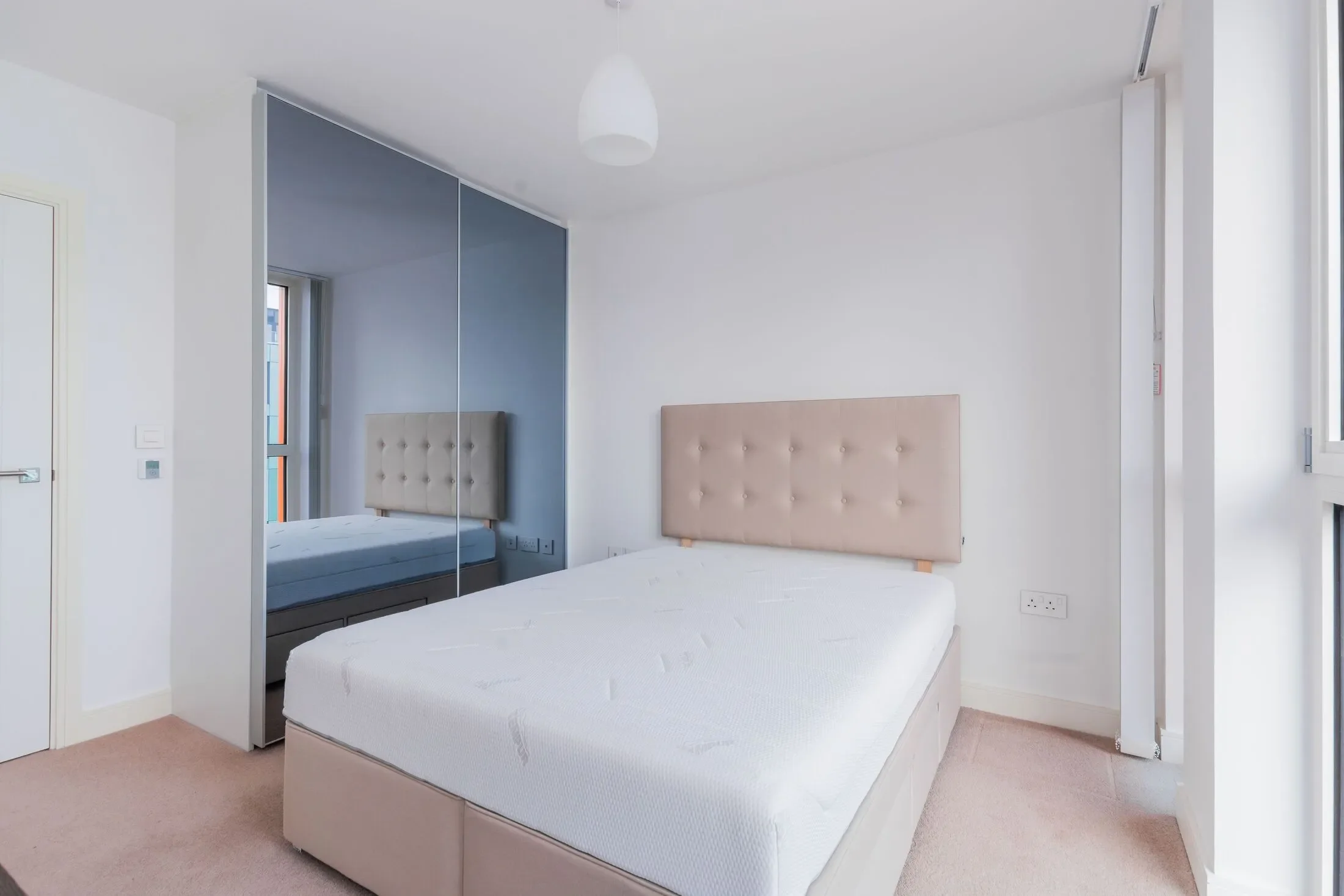 Flat Cable Walk in Greater London
