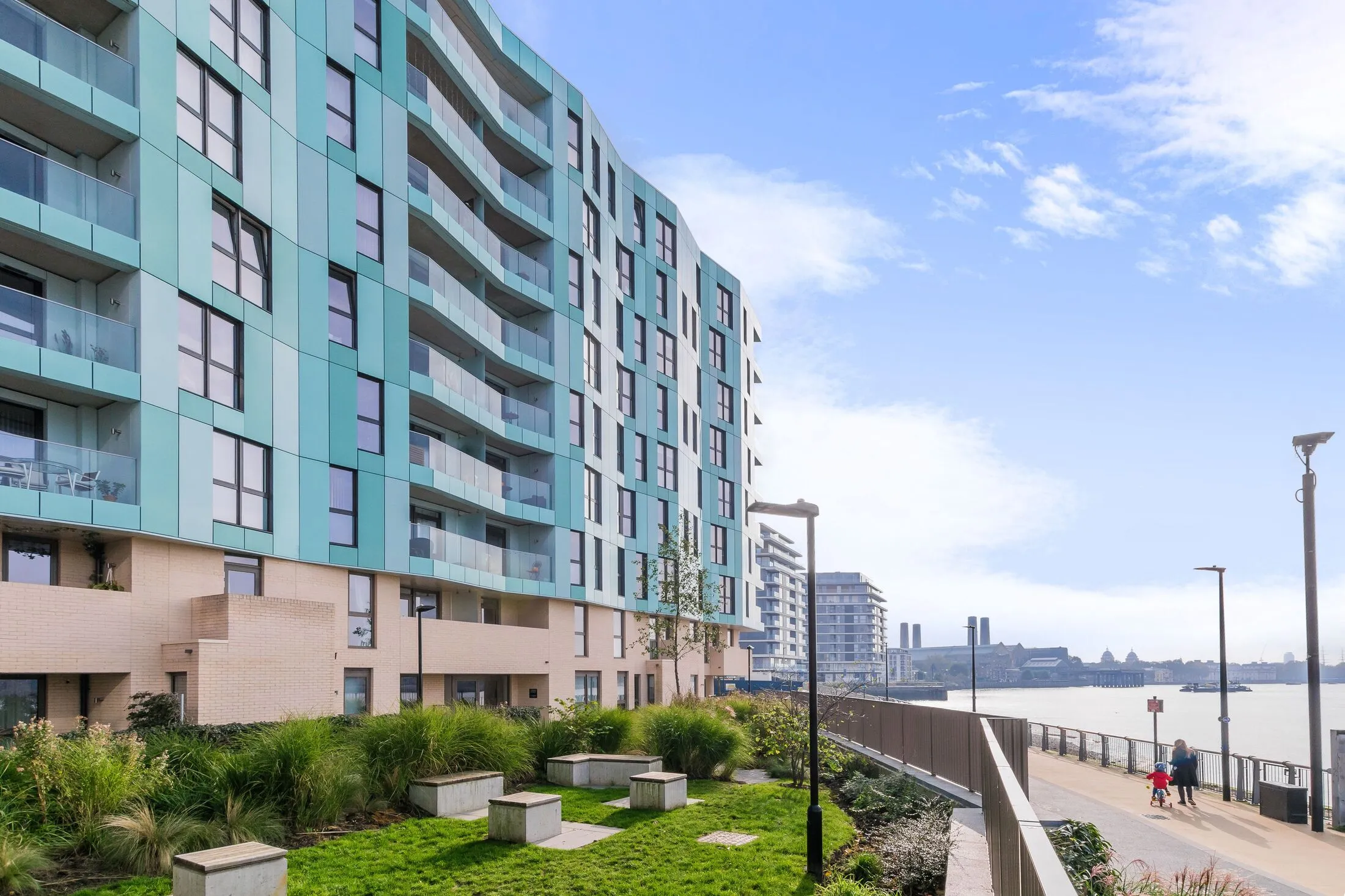 Flat Cable Walk in Greater London