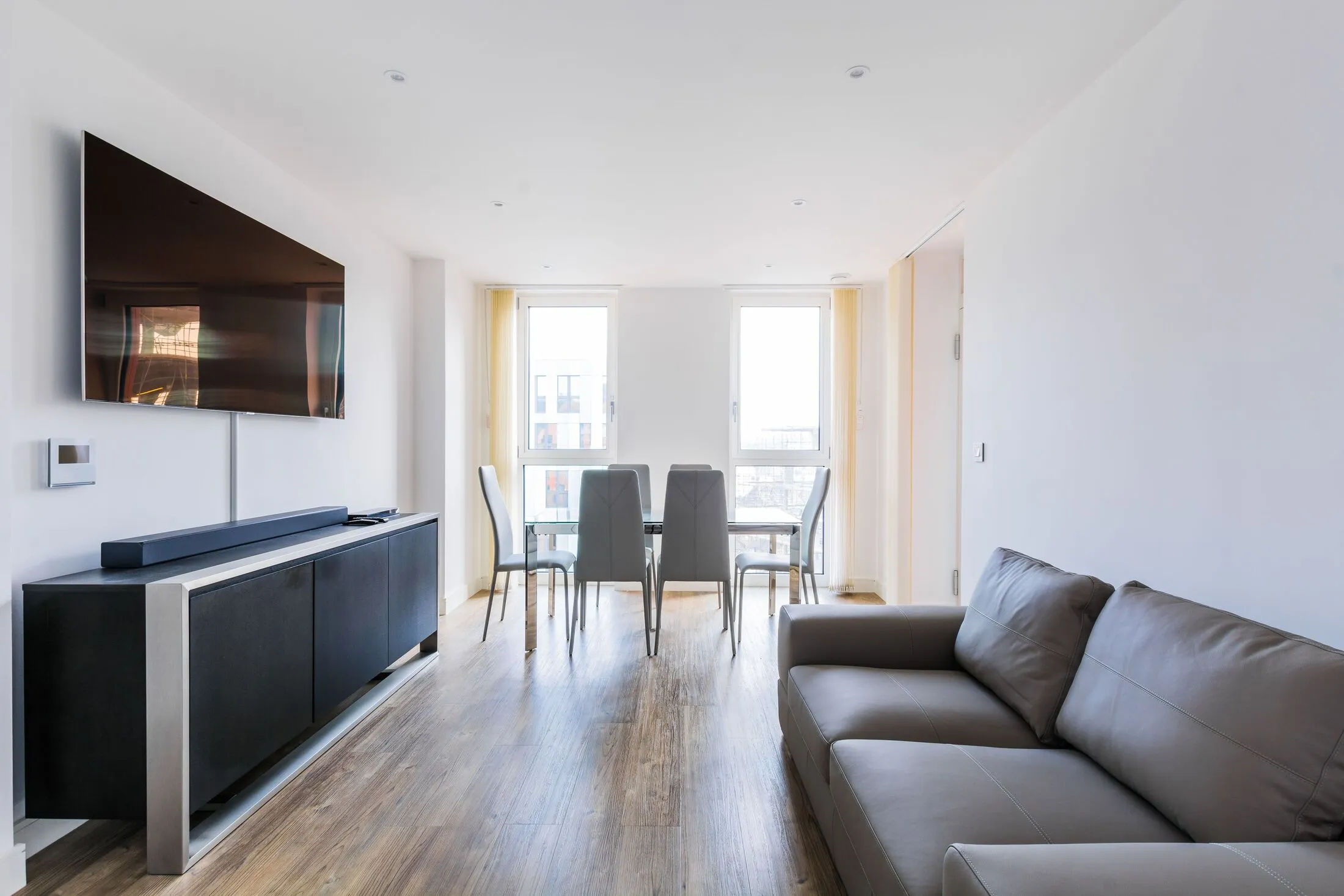 Flat Cable Walk in Greater London