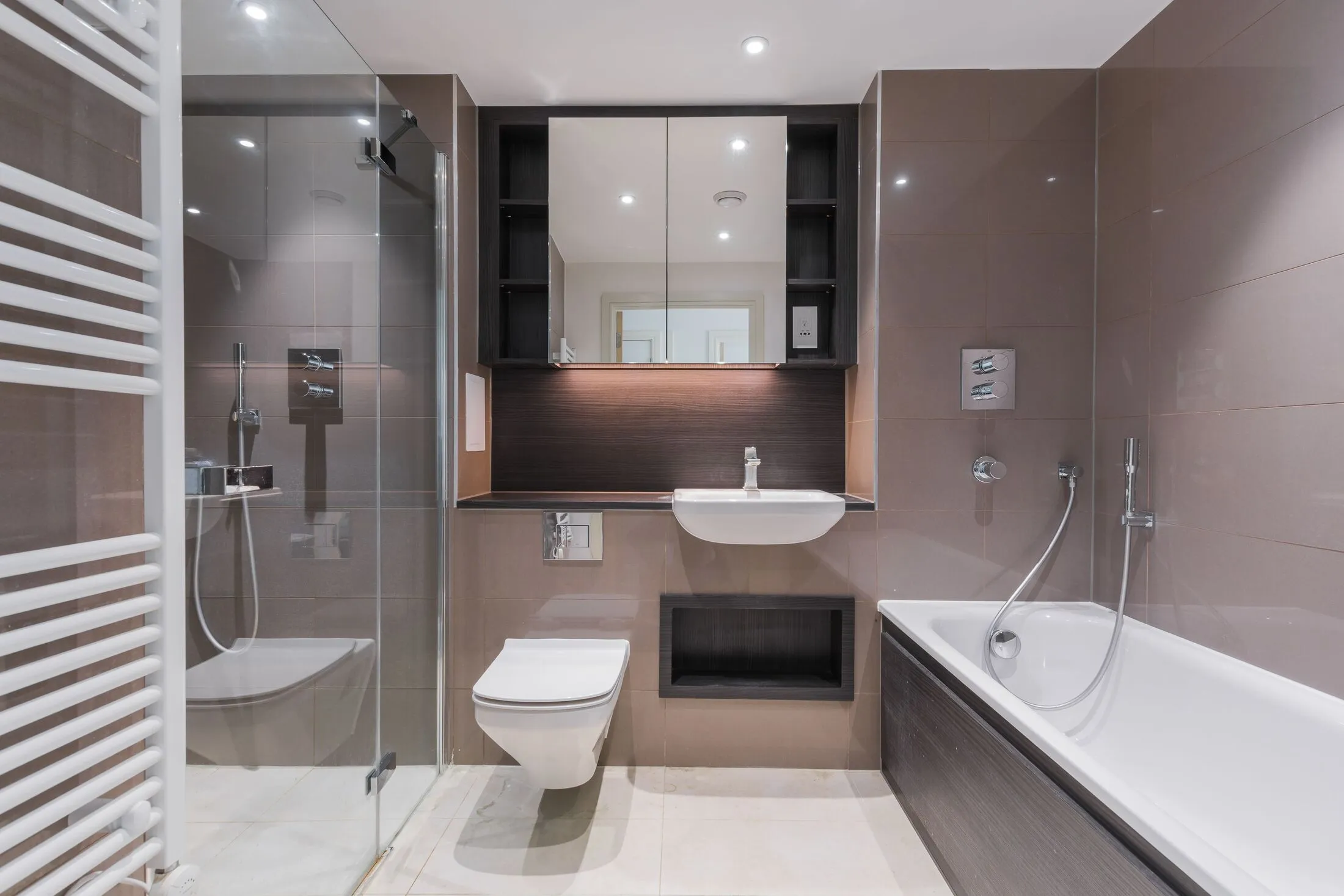 Flat Cable Walk in Greater London