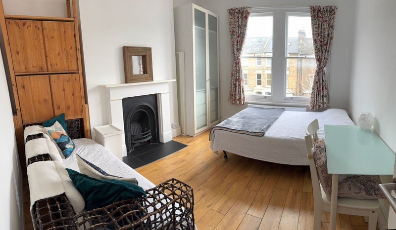 Room Huddleston Road in Greater London