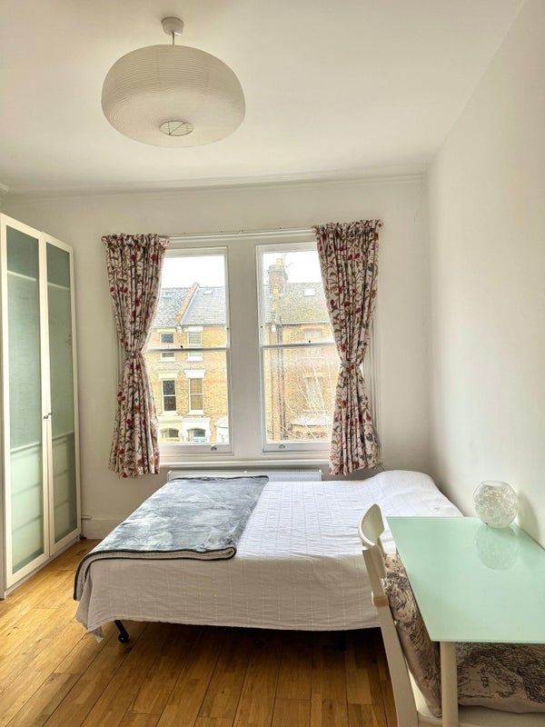 Room Huddleston Road in Greater London