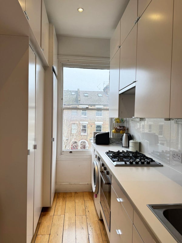 Room Huddleston Road in Greater London