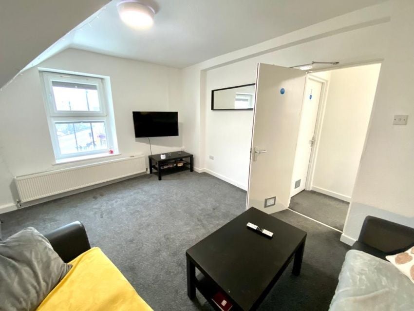 Room Junction Road in Sheffield