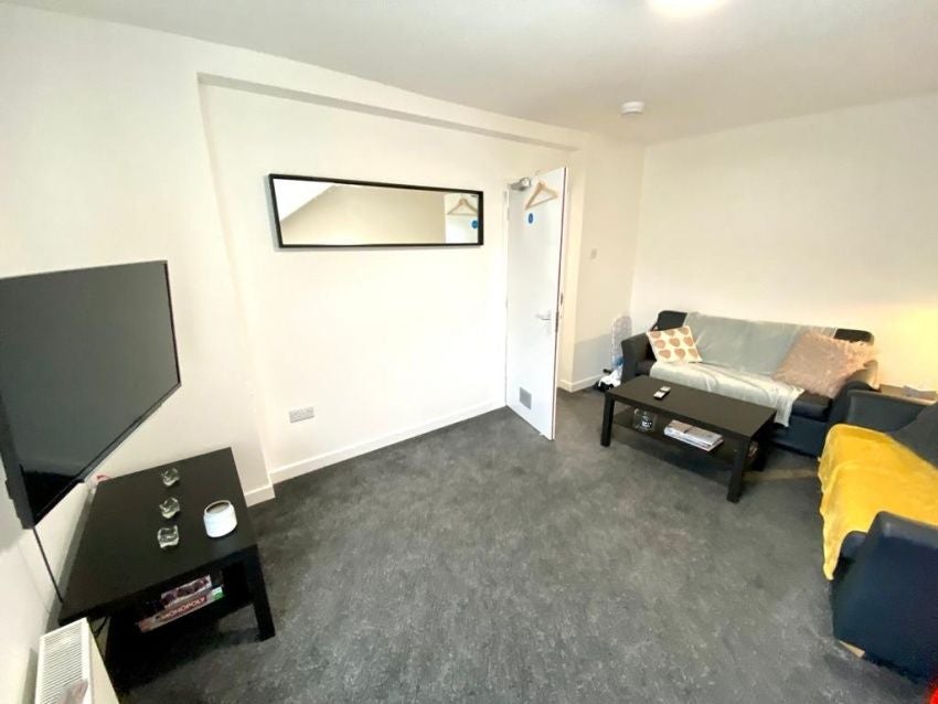 Room Junction Road in Sheffield