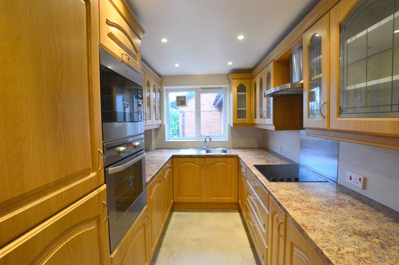Flat Neptune Road in Greater London
