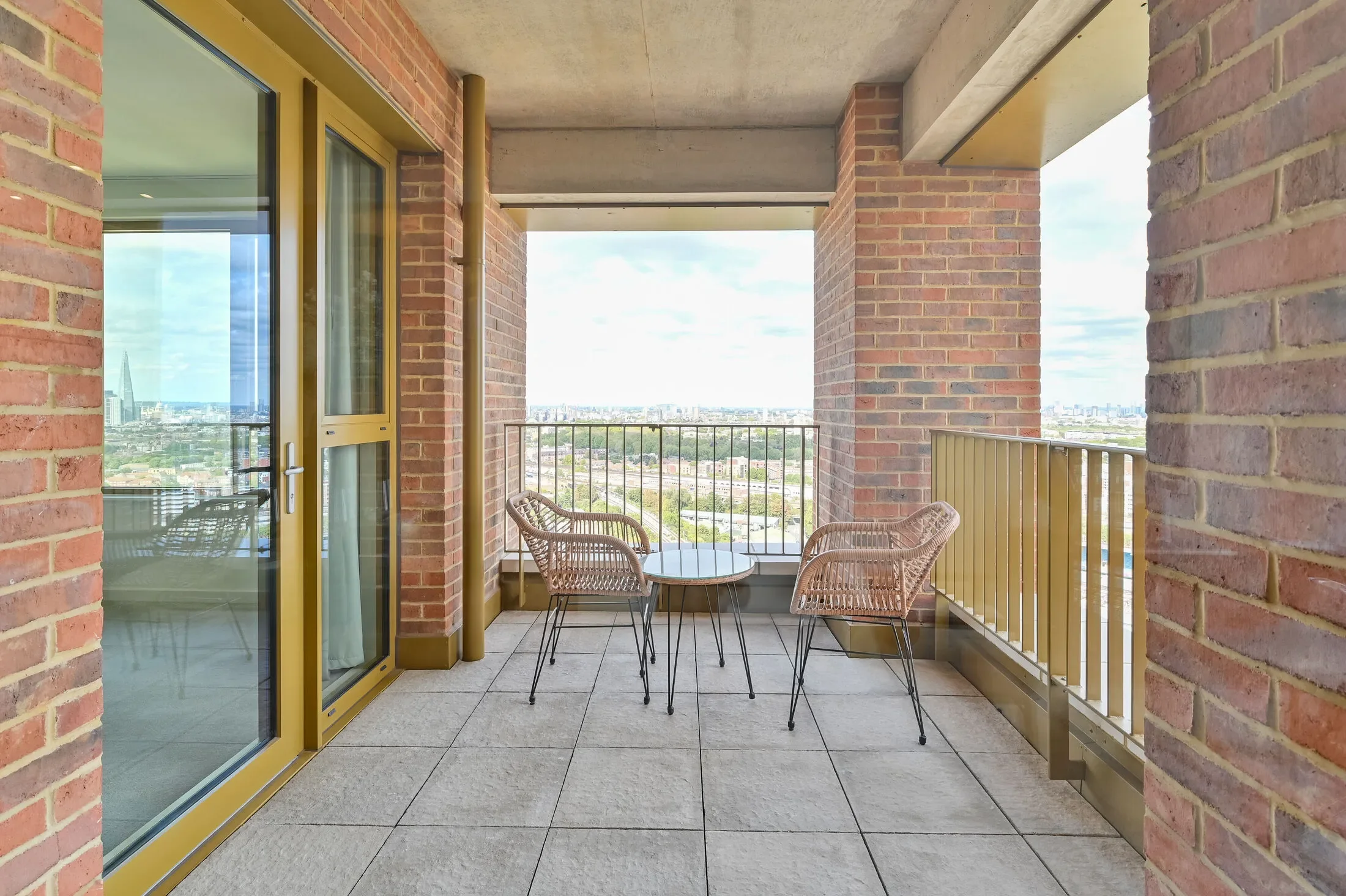 Flat Bolina Road in Greater London