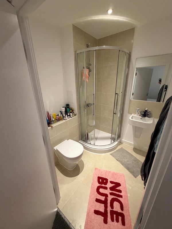 Flat Batavia Road in Greater London