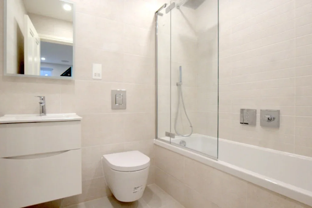 Flat Sefton Street in Greater London