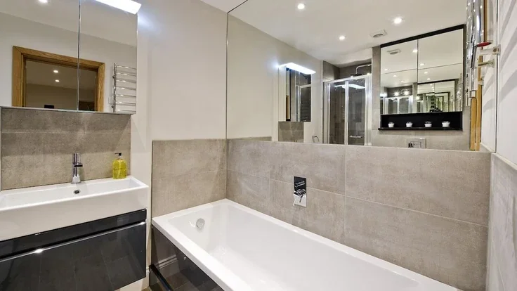 Flat Monmouth Road in City of Westminster