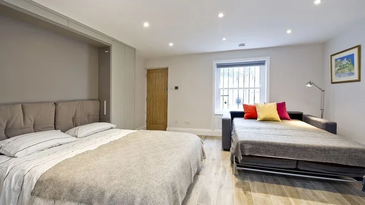 Flat Monmouth Road in City of Westminster