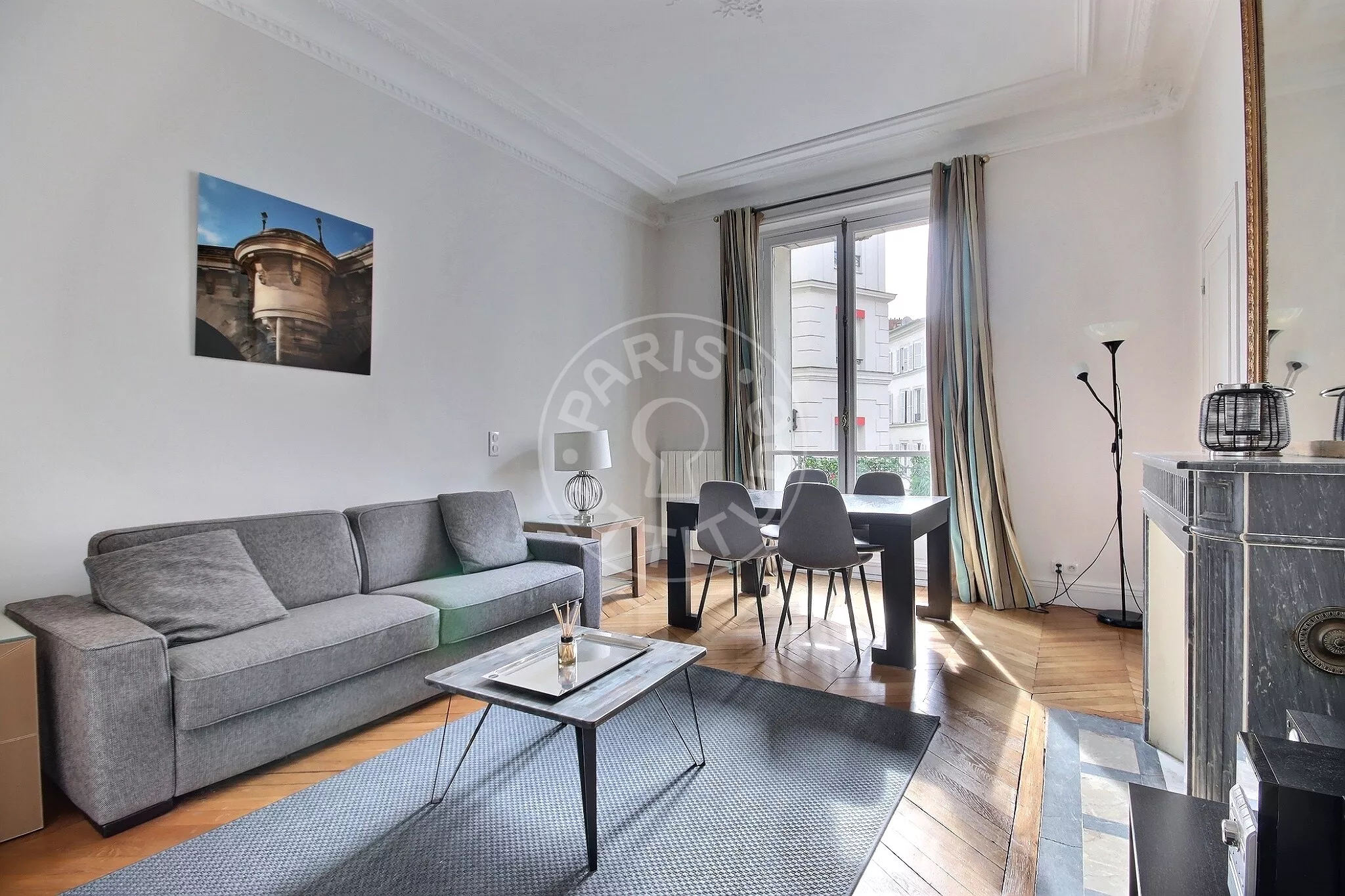 Flat Rue de Ponthieu in Paris