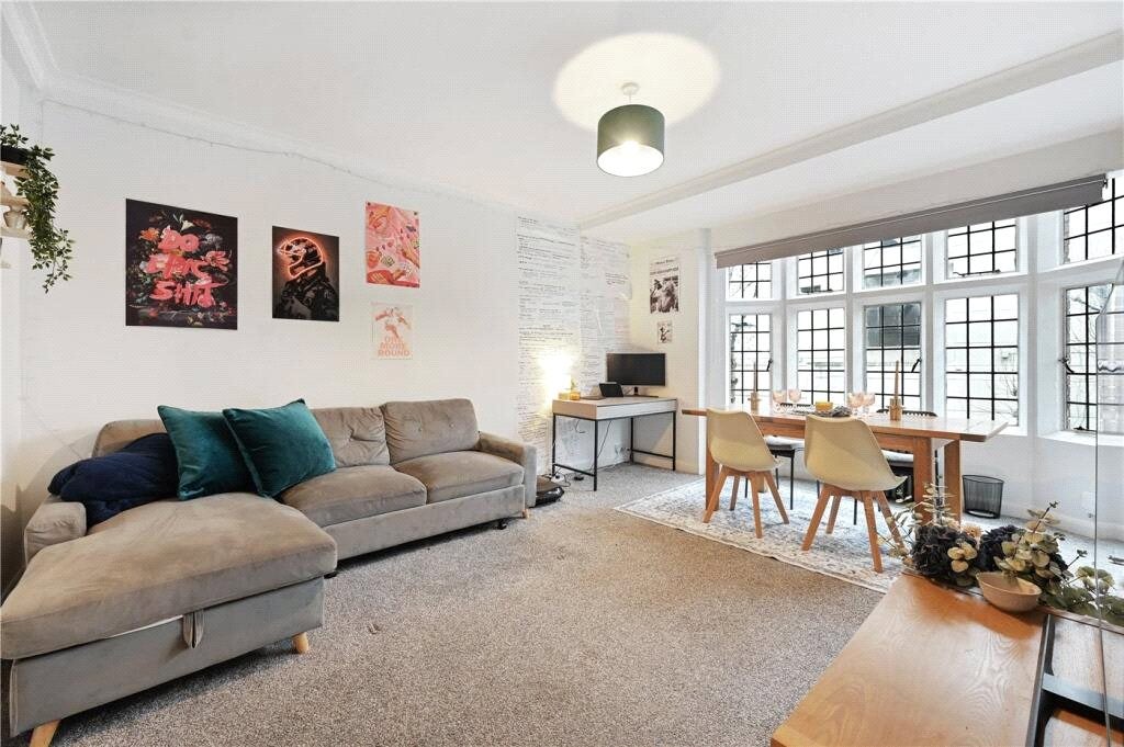 Flat Great Ormond Street in Greater London