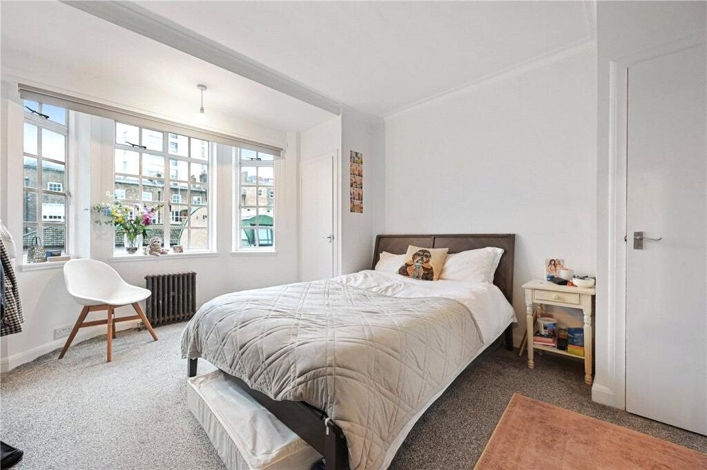 Flat Great Ormond Street in Greater London